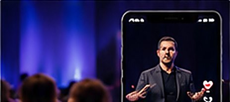 Vertical speaker clip on a phone